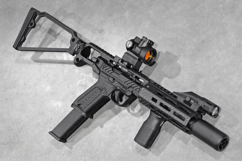 R&eacute;plique AAP-01 CQB Carbone Custom