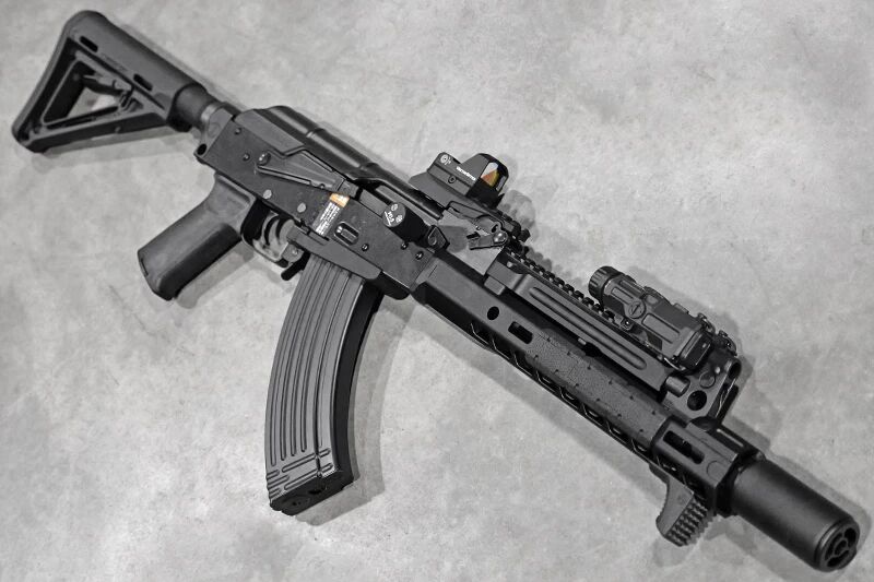 R&eacute;plique AKM GBBR Tokyo Marui Hard Kick Combat Custom