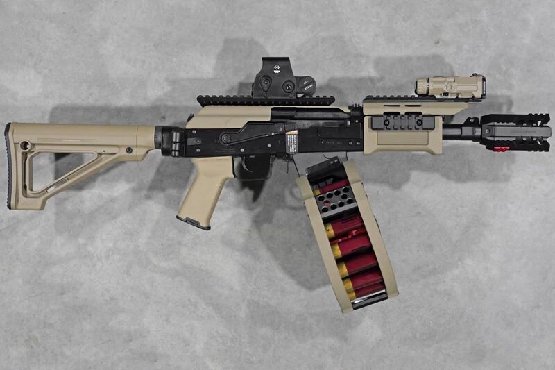 R&eacute;plique fusil &agrave; pompe SAIGA 12 SBS FDE Cearkote DRUM HPA Tokyo Marui Custom