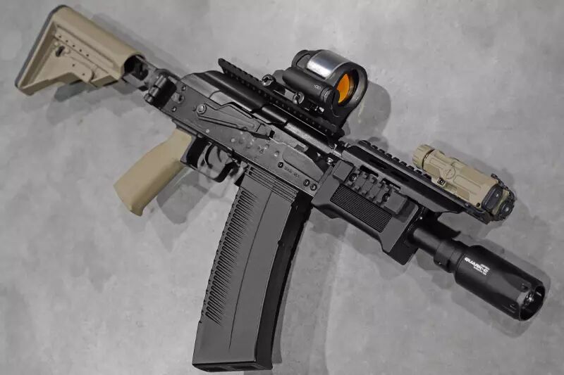 R&eacute;plique fusil &agrave; pompe SAIGA 12 SBS PTS Tokyo Marui Gaz Custom