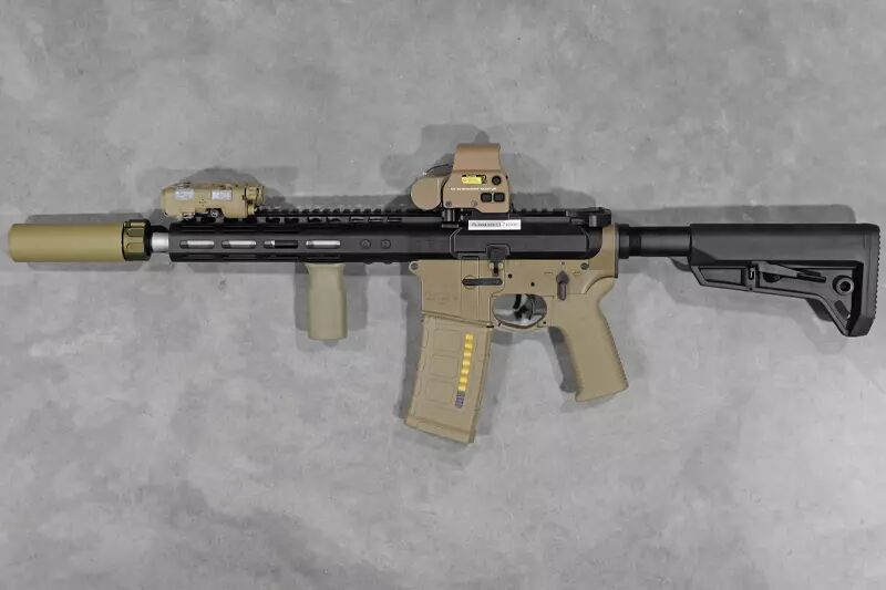 R&eacute;plique M4 G101 bi-ton NOVESKE FDE/BK Double Eagle GBBR Custom