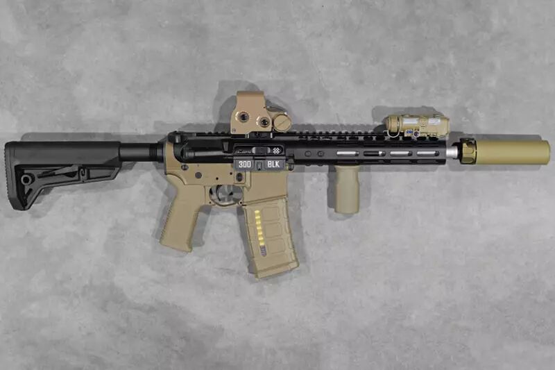 R&eacute;plique M4 G101 bi-ton NOVESKE FDE/BK Double Eagle GBBR Custom