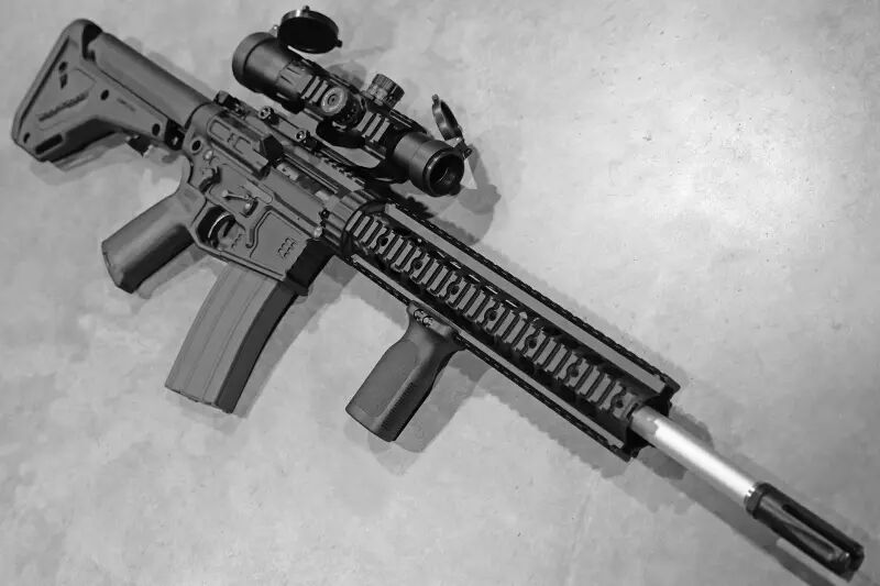 R&eacute;plique M4 MWS Tokyo Marui RECCE SLR Custom