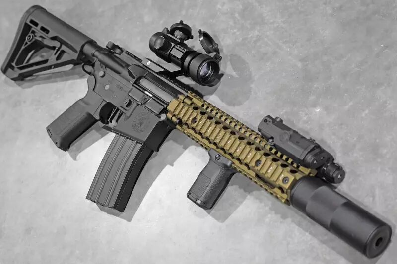 R&eacute;plique MK18 Gen3 full m&eacute;tal Delta Noir / Bronze Lancer Tactical Titan custom